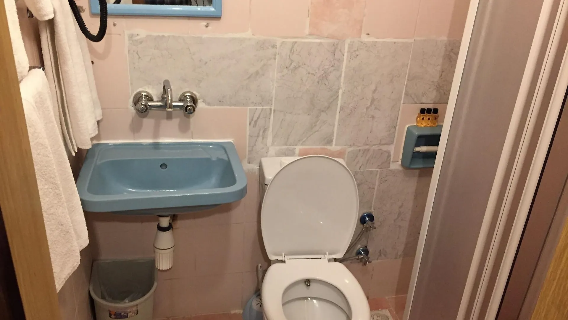 Istanbul Paris Hotel & Hostel