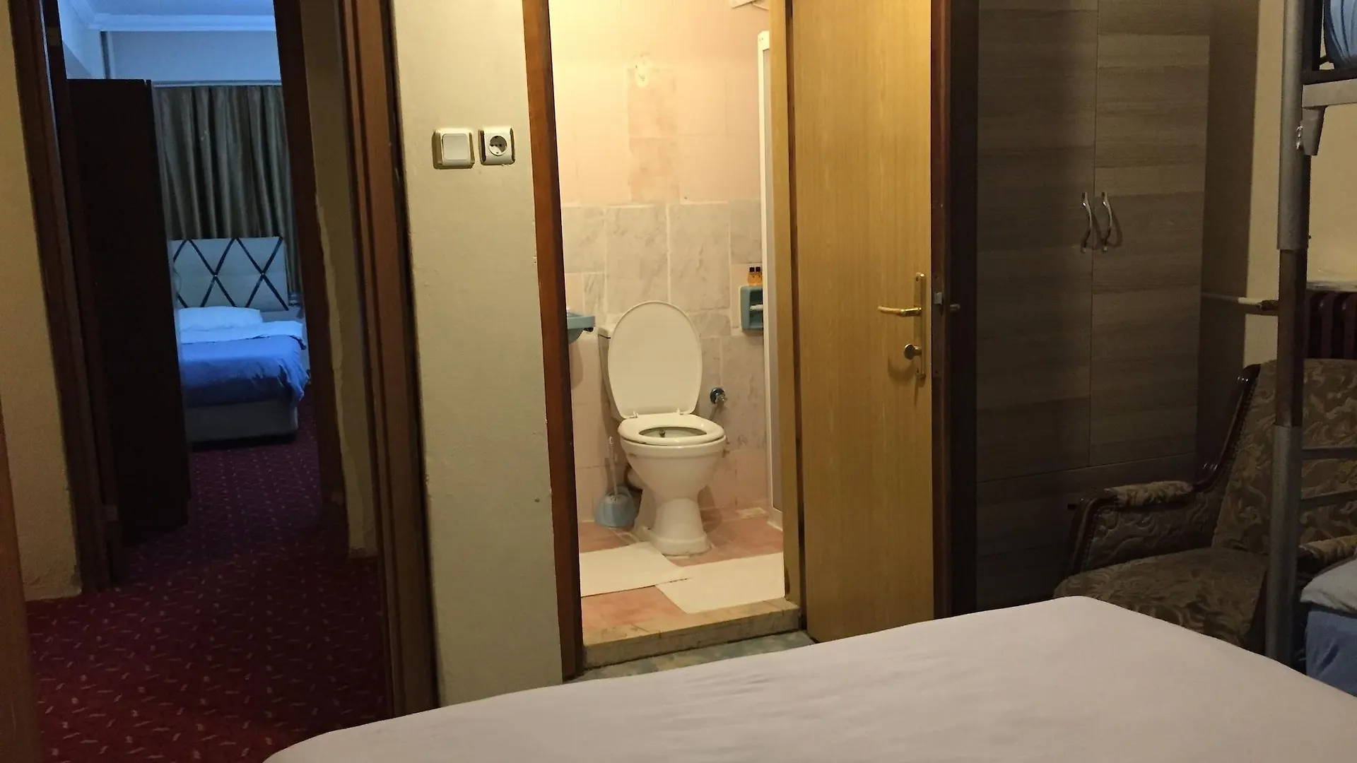 Istanbul Paris Hotel & Hostel 2*,