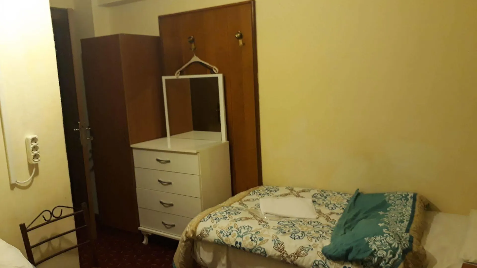 Istanbul Paris Hotel & Hostel
