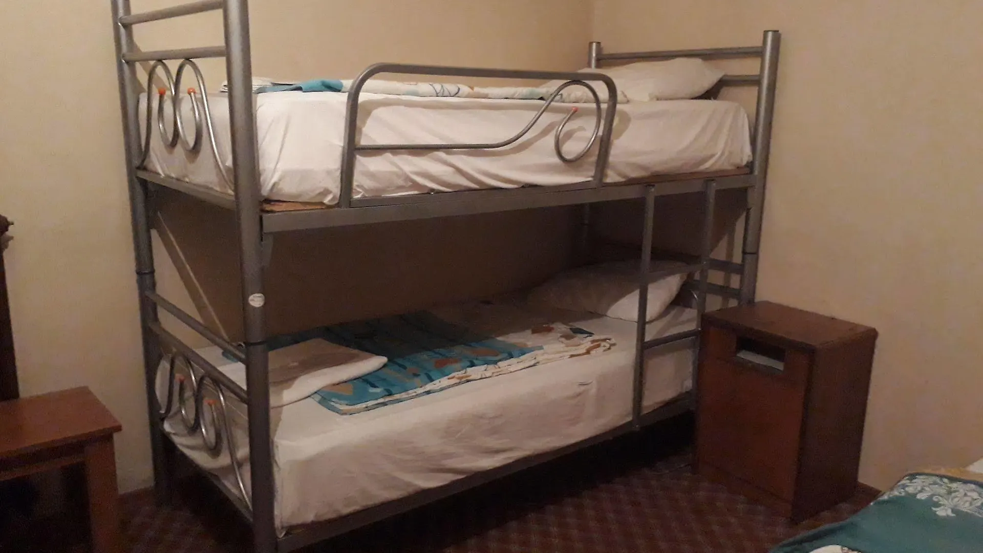 Istanbul Paris Hotel & Hostel 2*,